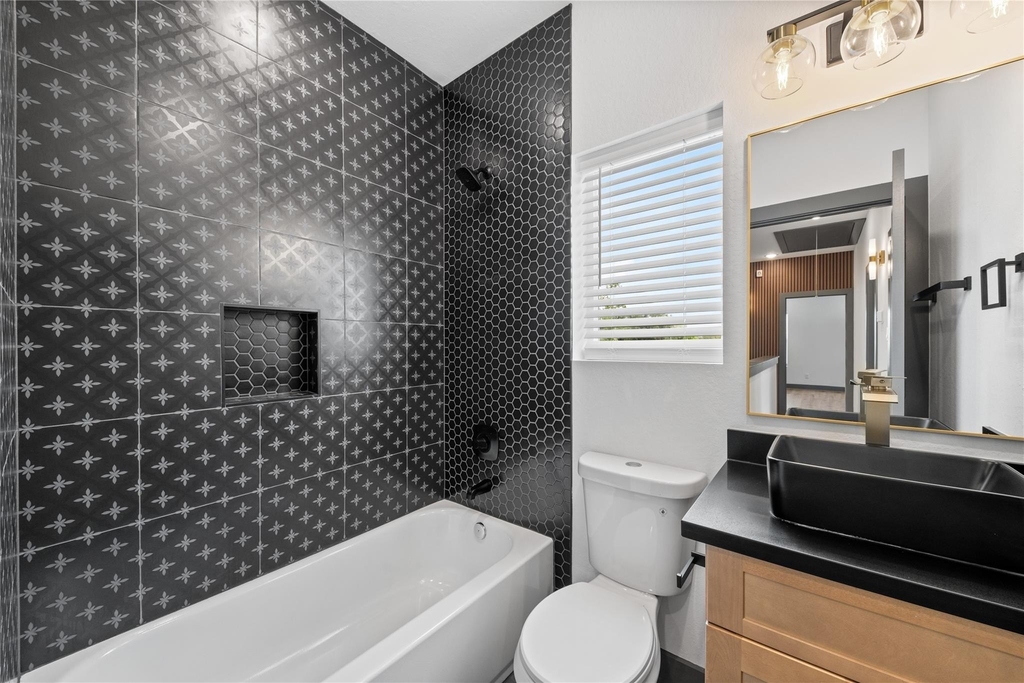 6813 Parkhurst Drive - Photo 10