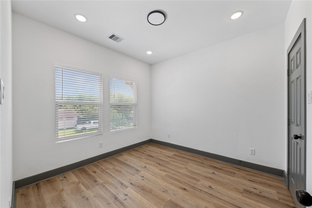 6813 Parkhurst Drive - Photo 9