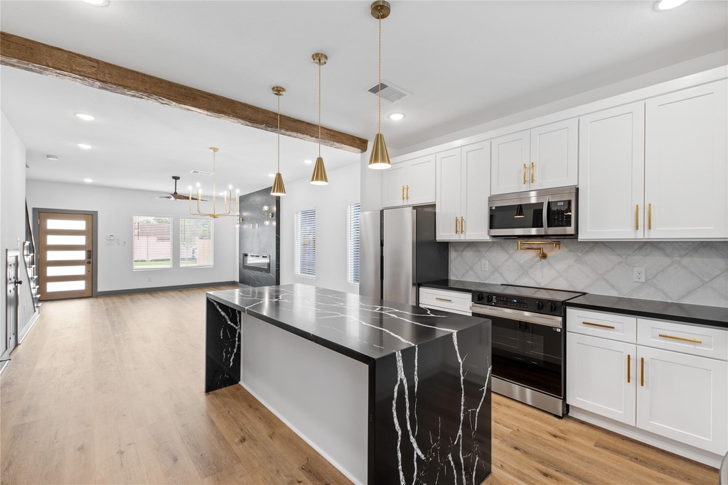 6813 Parkhurst Drive - Photo 4