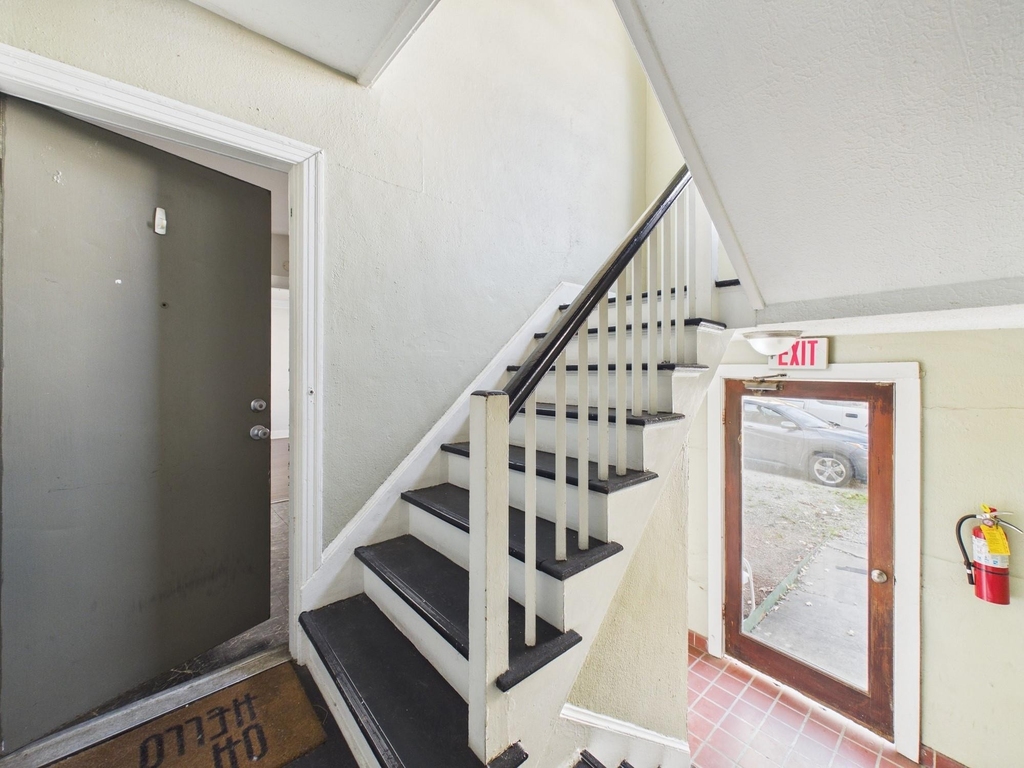 1920 Richmond Avenue - Photo 17