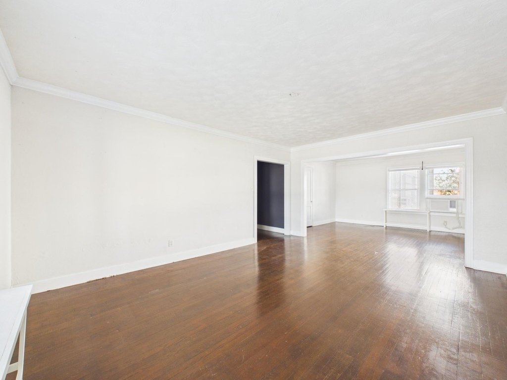 1920 Richmond Avenue - Photo 12