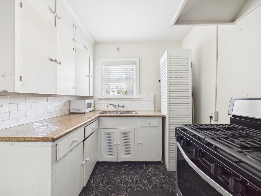 1920 Richmond Avenue - Photo 15