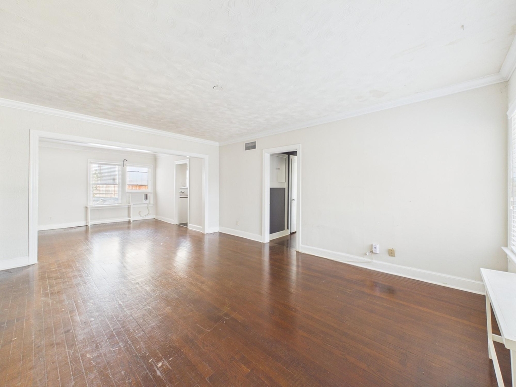 1920 Richmond Avenue - Photo 4