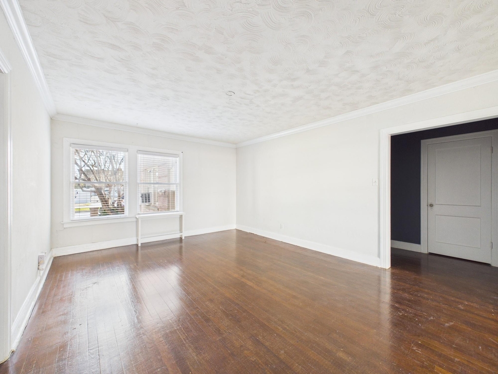 1920 Richmond Avenue - Photo 3