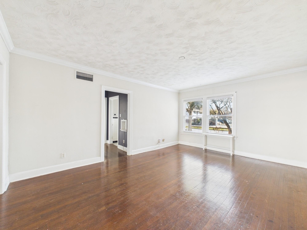 1920 Richmond Avenue - Photo 5
