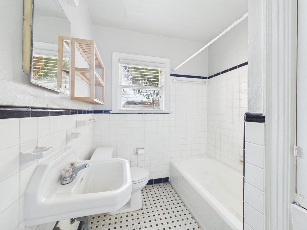 1920 Richmond Avenue - Photo 7