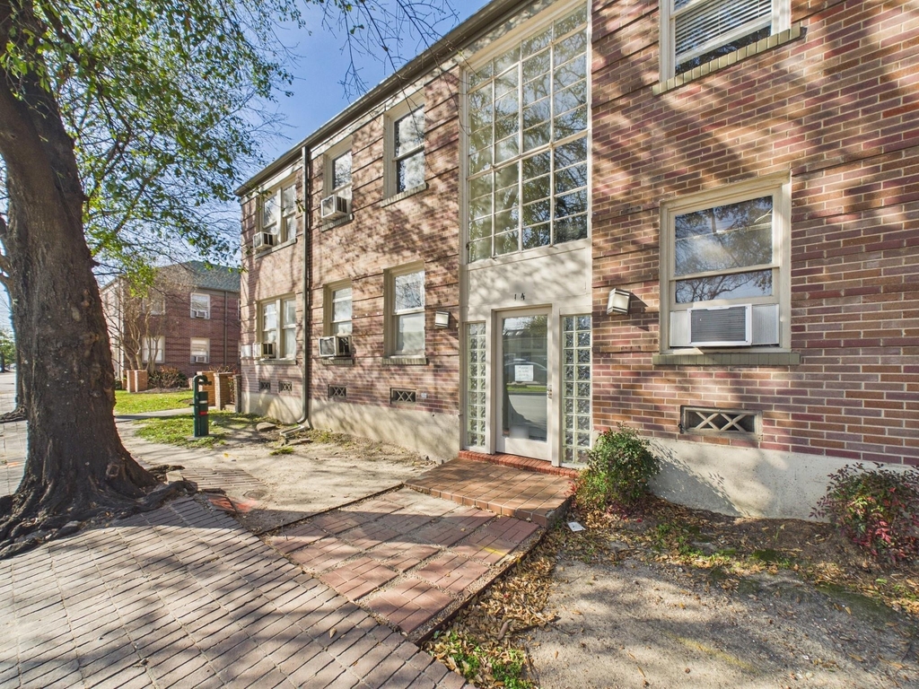 1920 Richmond Avenue - Photo 15