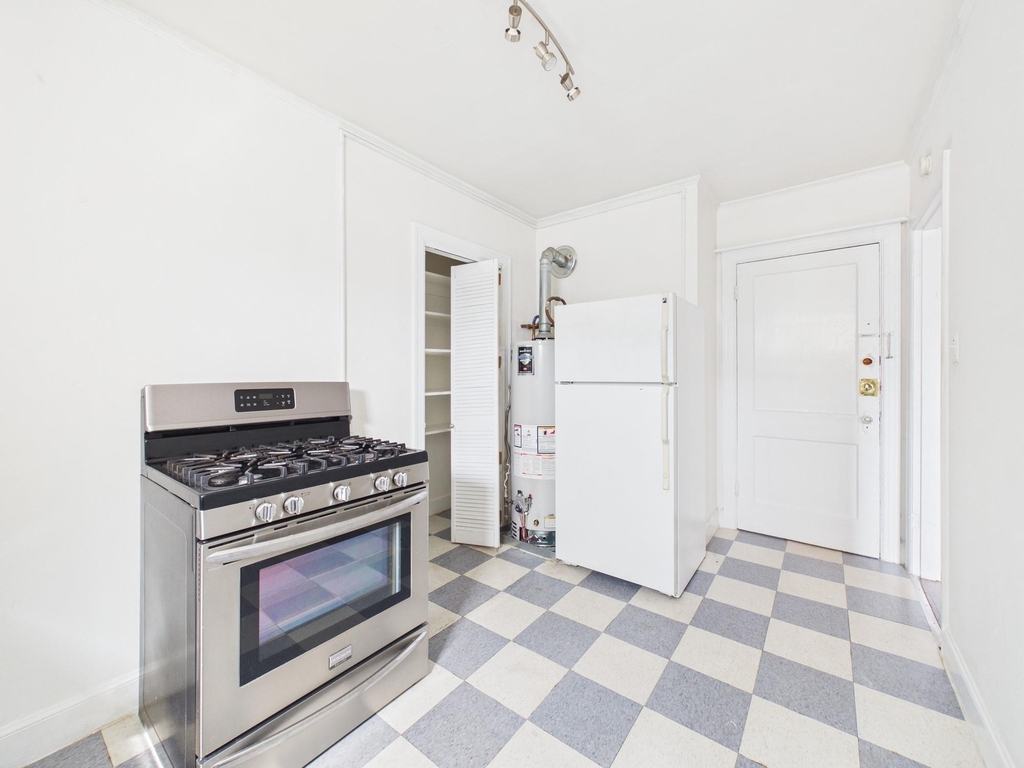 1920 Richmond Avenue - Photo 13
