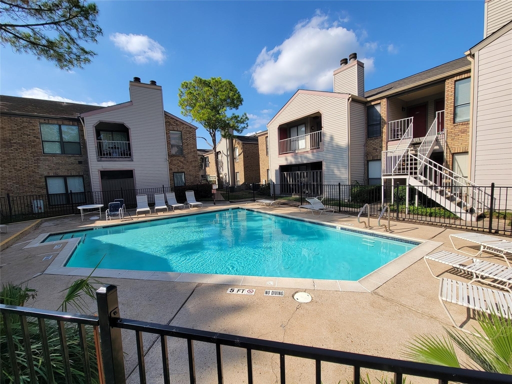 2025 Augusta Drive - Photo 33