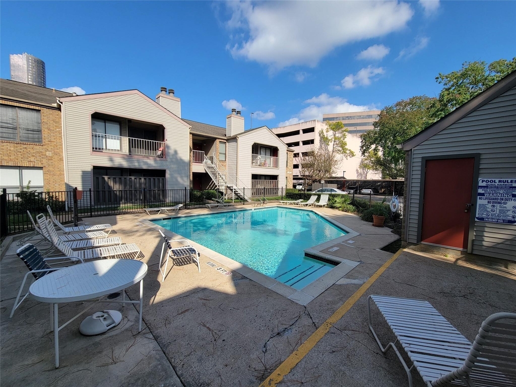 2025 Augusta Drive - Photo 32