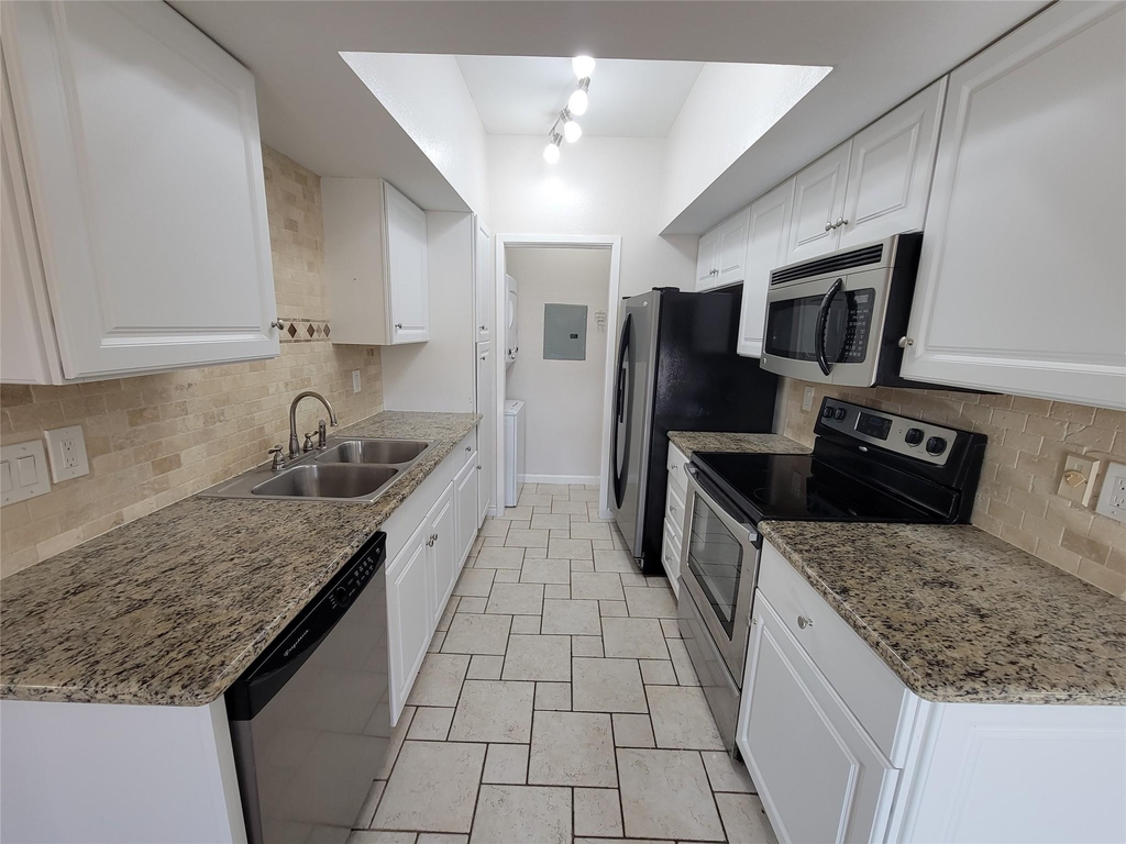 2025 Augusta Drive - Photo 2