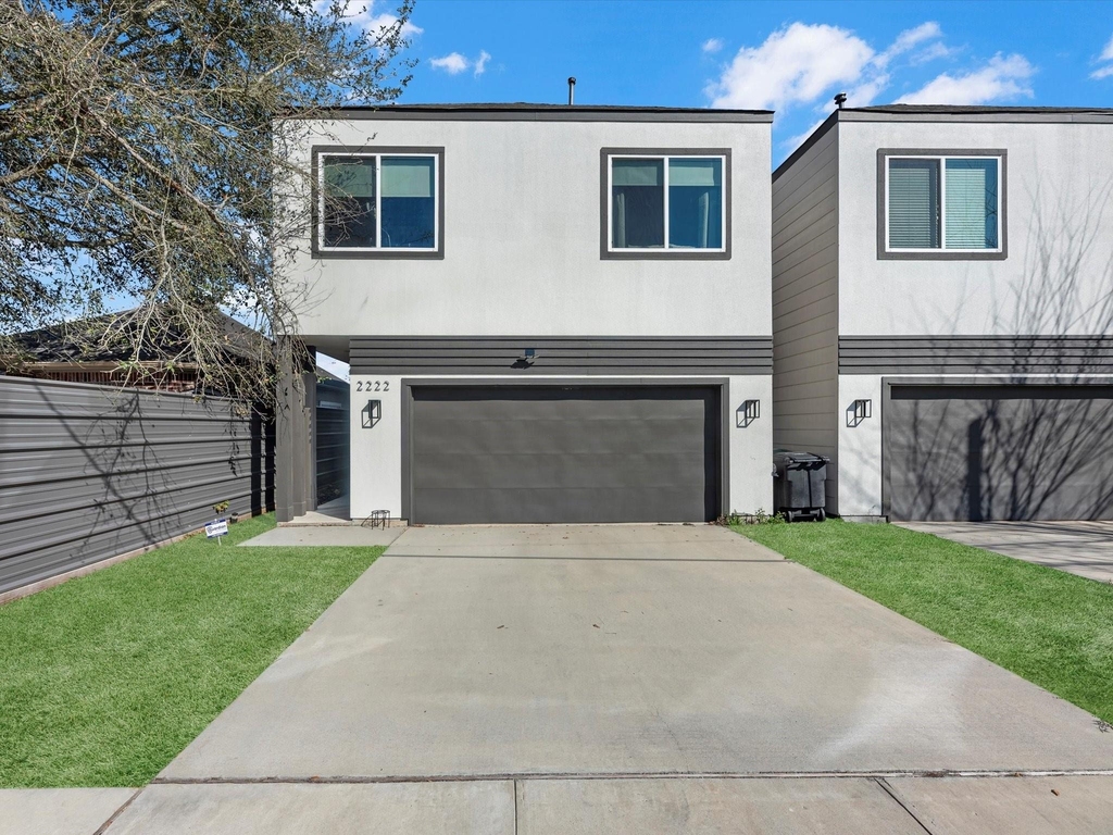 2222 Wavell Street - Photo 0