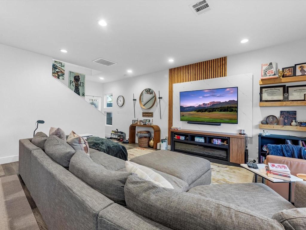 2222 Wavell Street - Photo 5