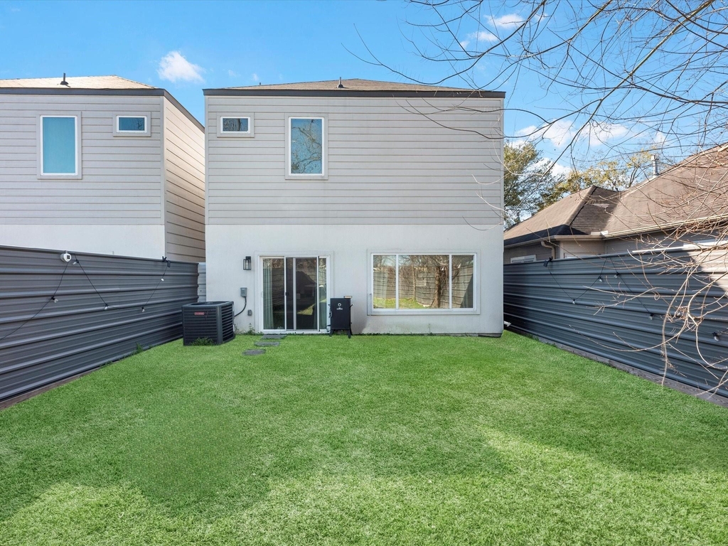 2222 Wavell Street - Photo 22