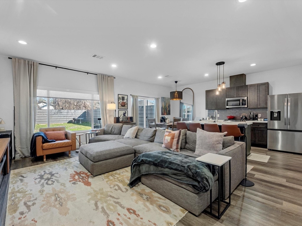 2222 Wavell Street - Photo 2