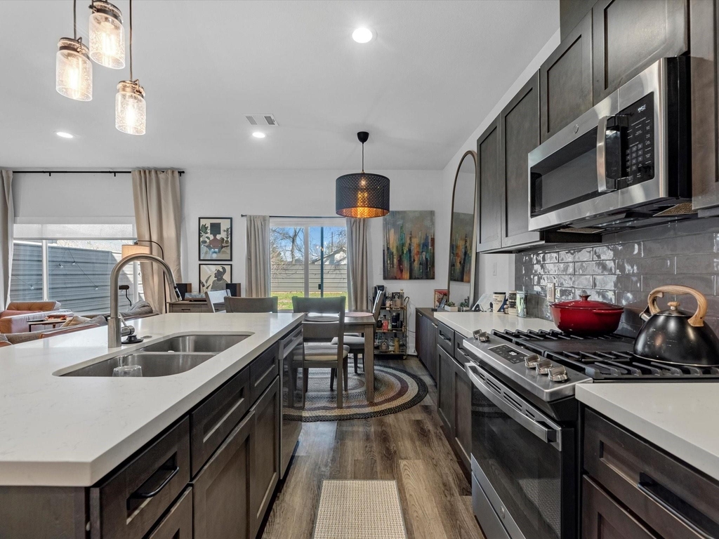 2222 Wavell Street - Photo 8