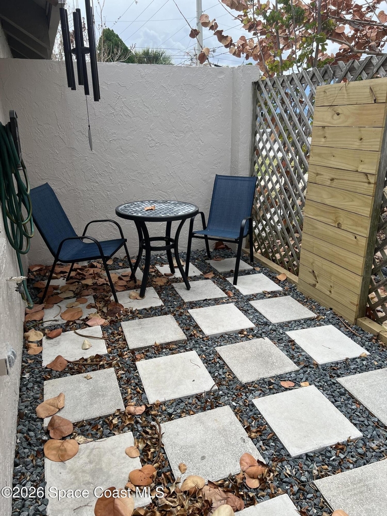 8154 Ridgewood Avenue - Photo 2