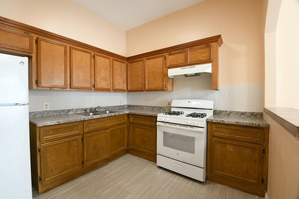 5817 Gaston Street - Photo 3
