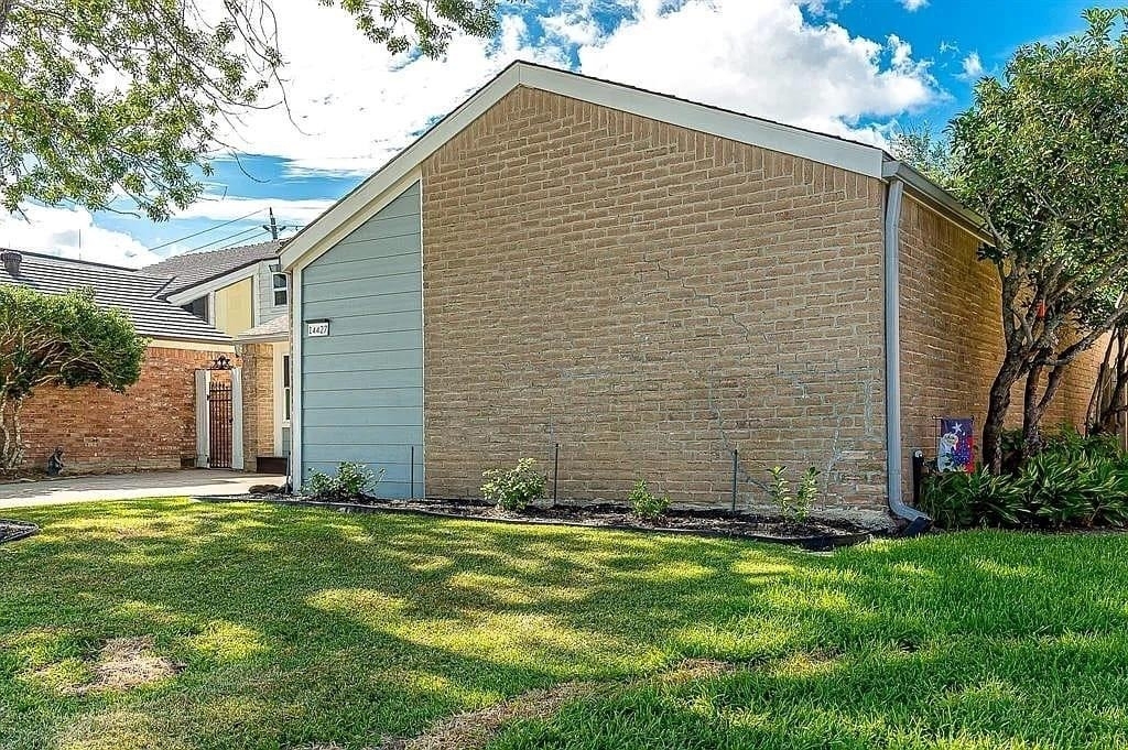 14427 Briarhills Parkway - Photo 2