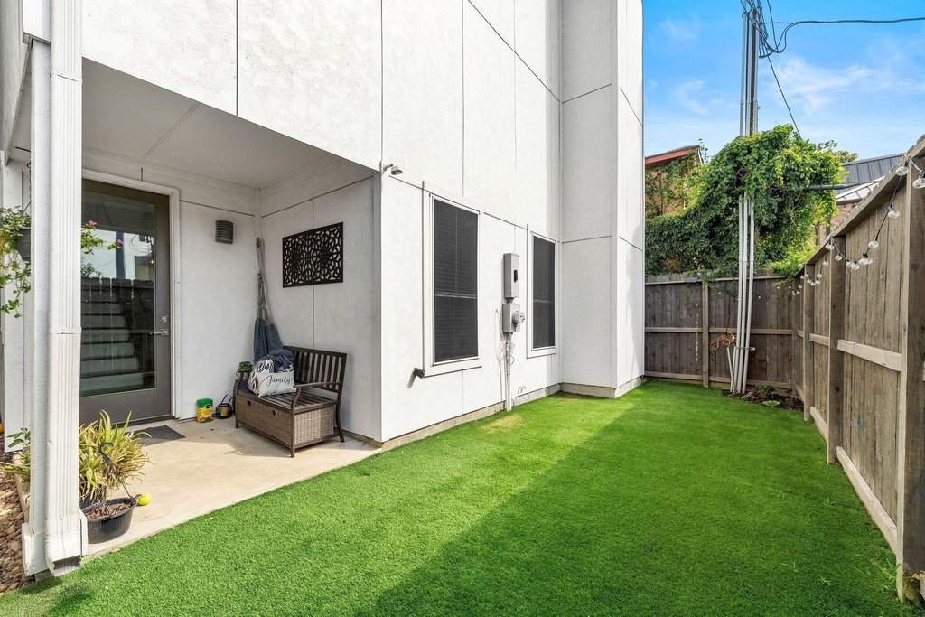 4621 Chartres Street - Photo 2