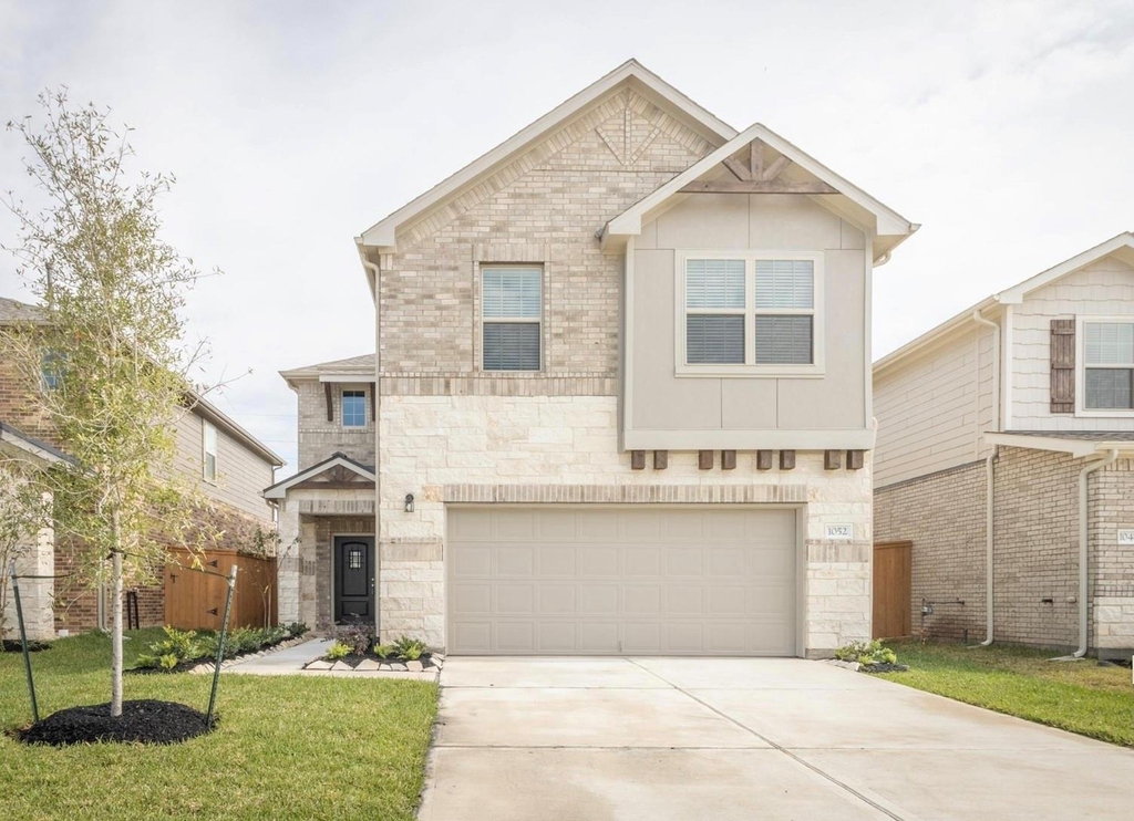 1052 Greenshank Drive - Photo 0
