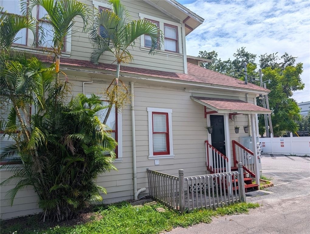 103 S Westland Avenue - Photo 0