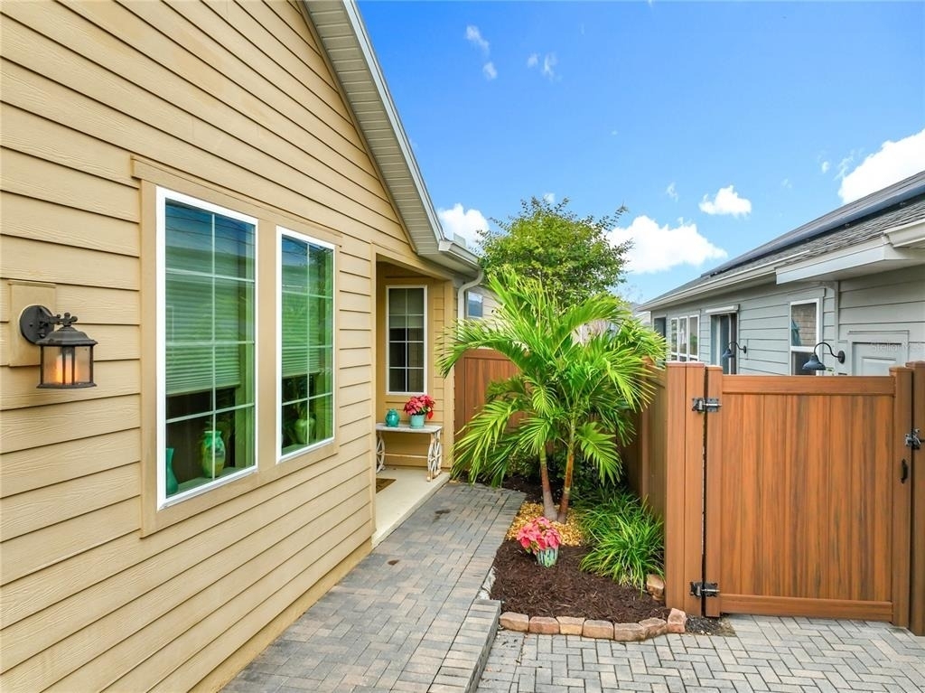 383 Alcove Drive - Photo 2