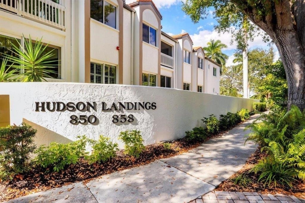 862 Hudson Avenue - Photo 16