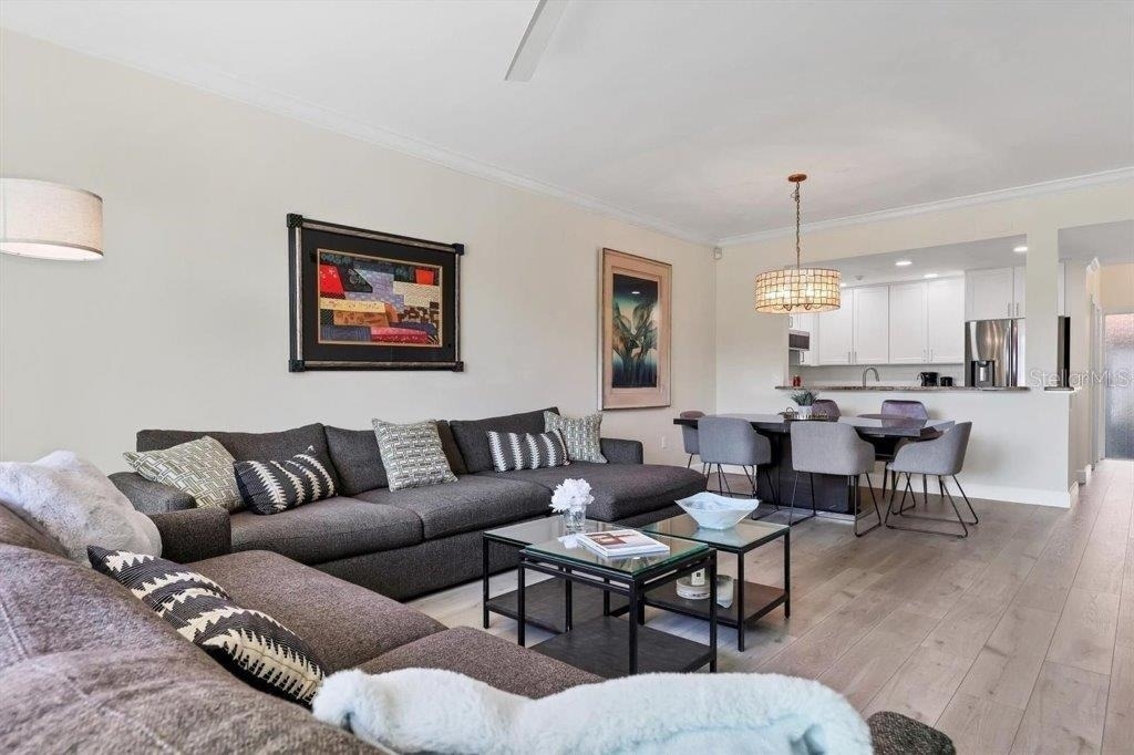 862 Hudson Avenue - Photo 3