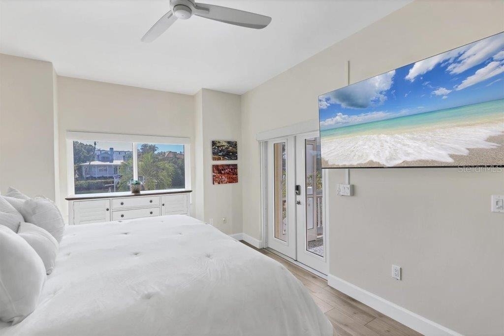 862 Hudson Avenue - Photo 9