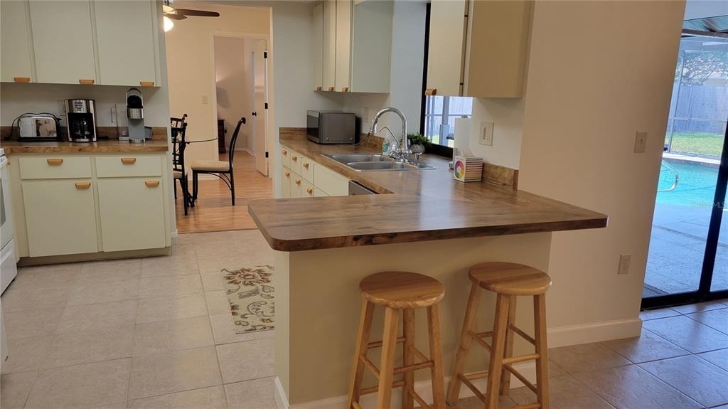 1526 Georgetowne Lane - Photo 2