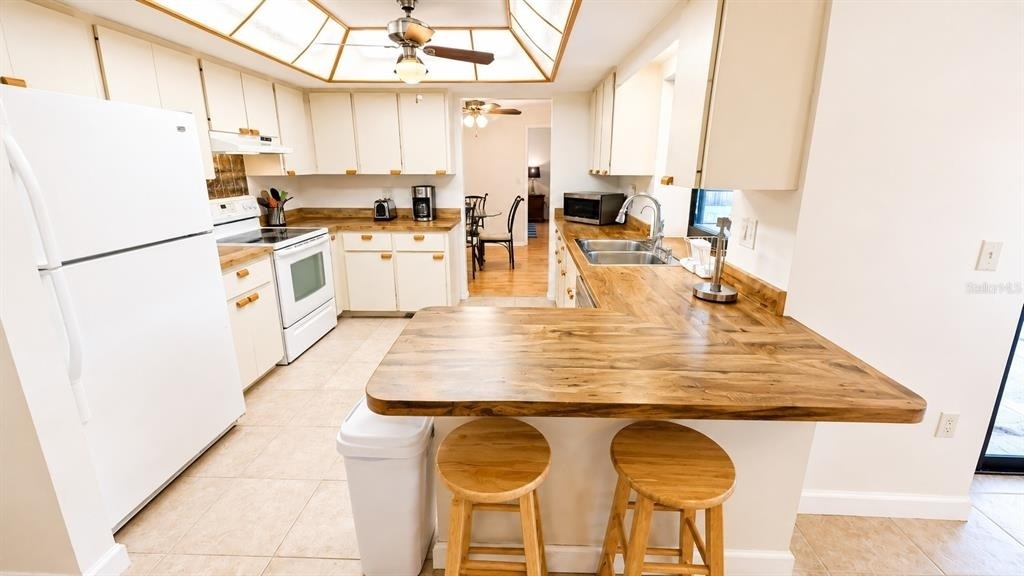 1526 Georgetowne Lane - Photo 3