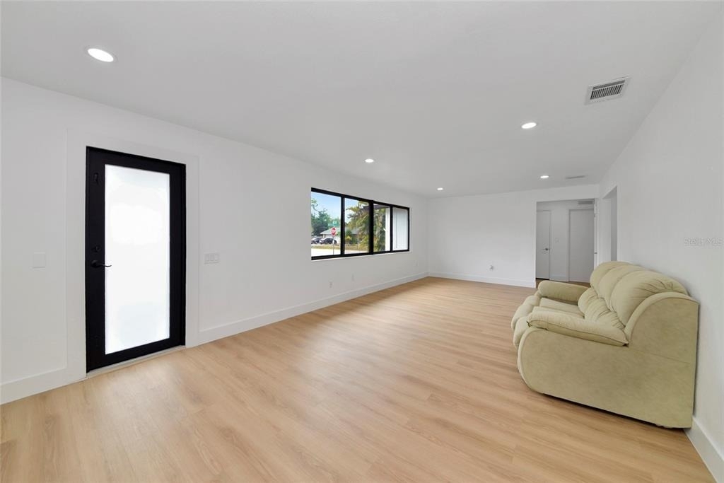 2239 Worrington Street - Photo 2