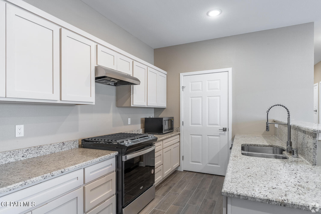 9779 Mccombs Street - Photo 3