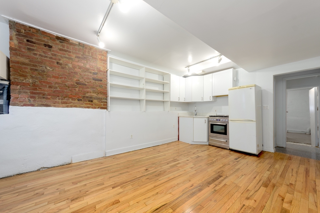 33 Withers Street - Photo 0