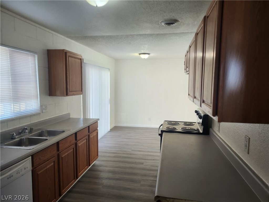 2700 Basswood Avenue - Photo 1