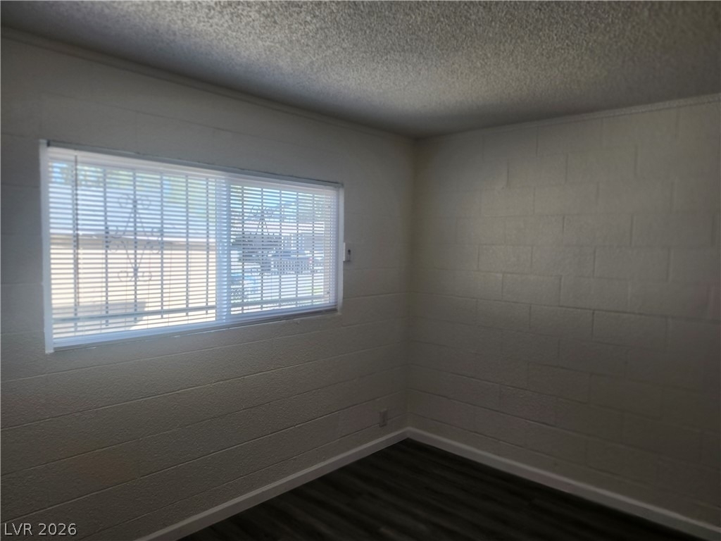 2700 Basswood Avenue - Photo 18