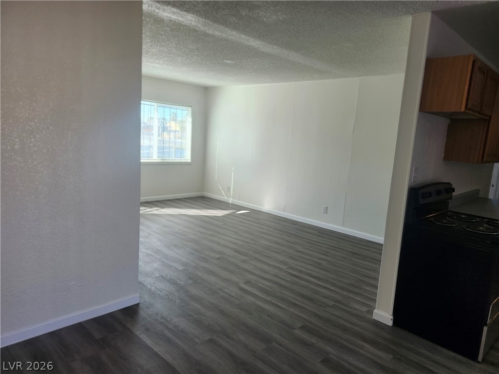 2700 Basswood Avenue - Photo 5