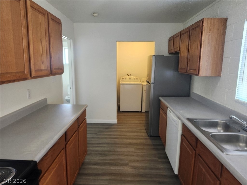 2700 Basswood Avenue - Photo 2