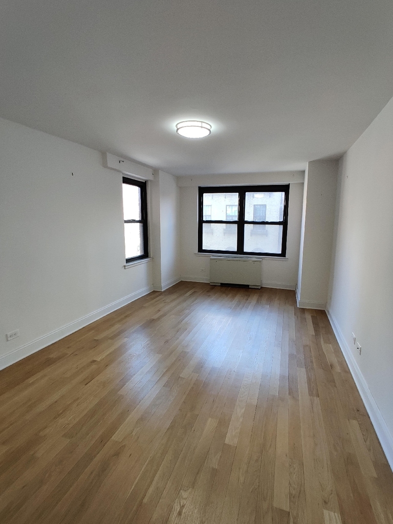 2nd Ave/80th Street - Photo 2
