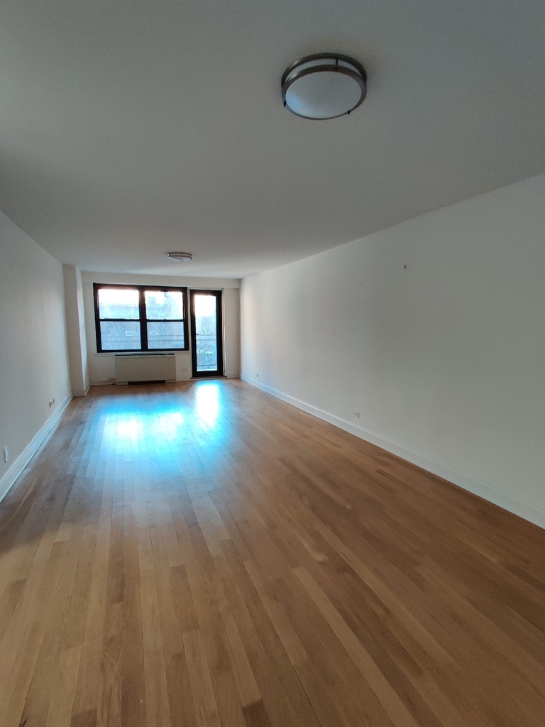 2nd Ave/80th Street - Photo 0
