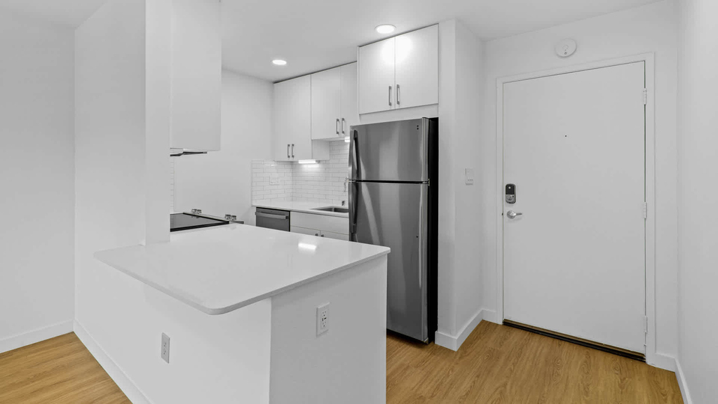 1080 Carolan Avenue - Photo 4