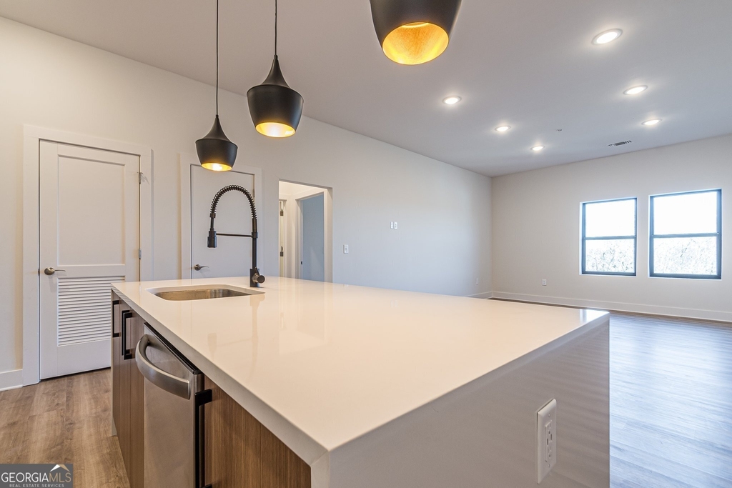 112 Rogers Street Ne - Photo 3