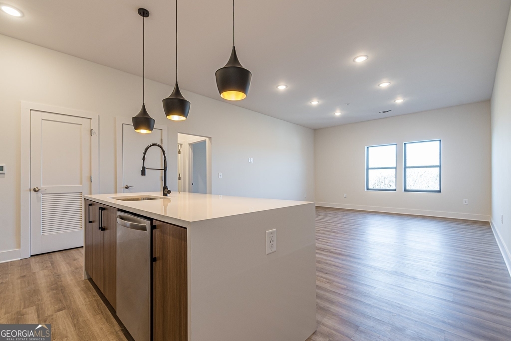 112 Rogers Street Ne - Photo 4