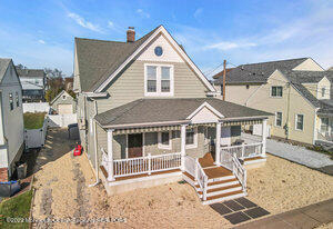211 Arnold Avenue - Photo 2