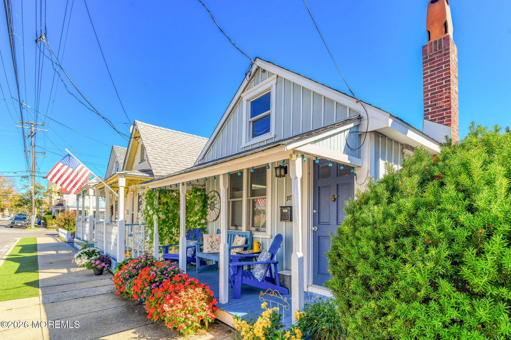 78 New York Avenue - Photo 1