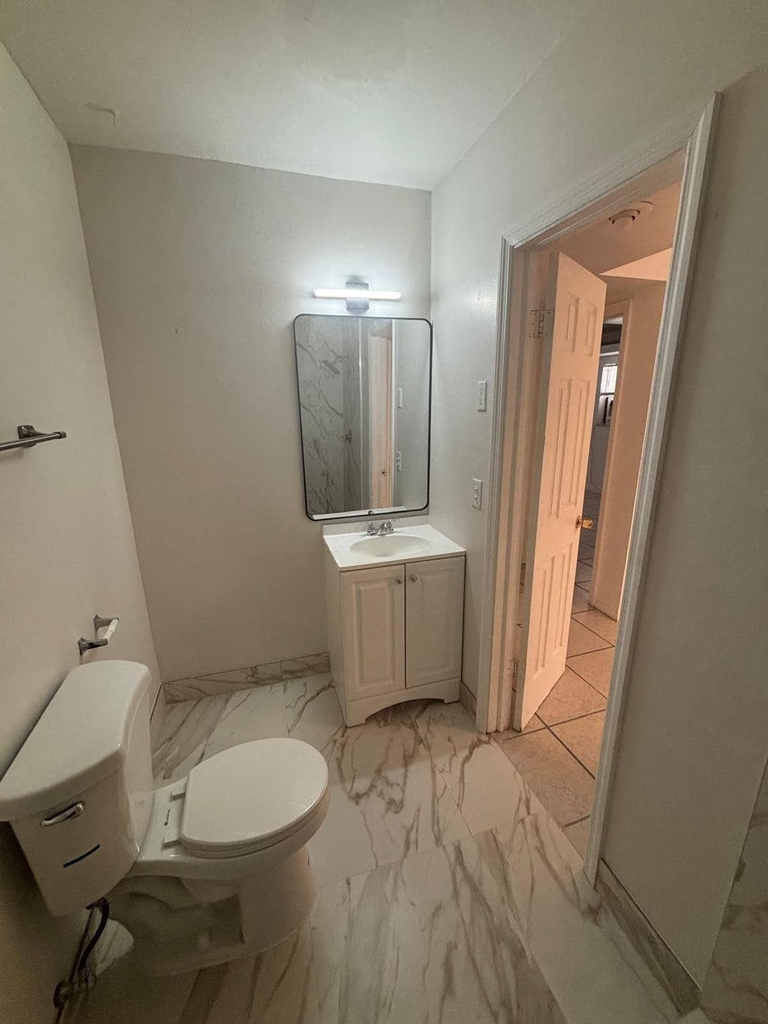 5050 Sw 40th Avenue - Photo 3