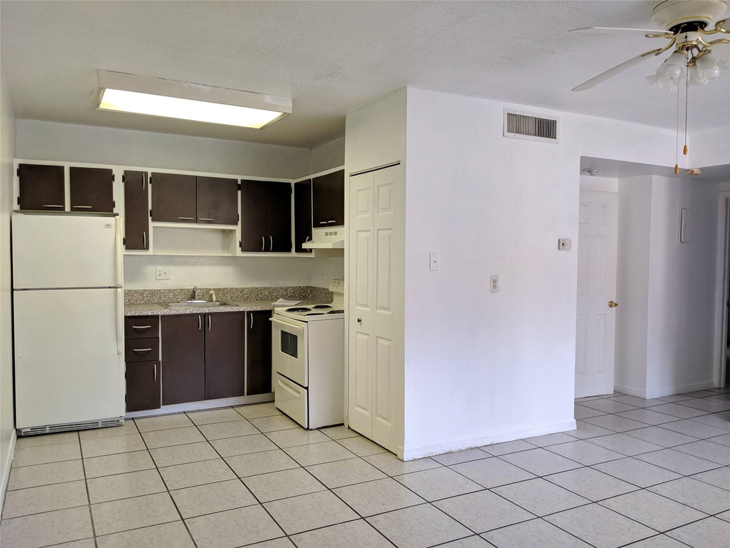 5050 Sw 40th Avenue - Photo 1