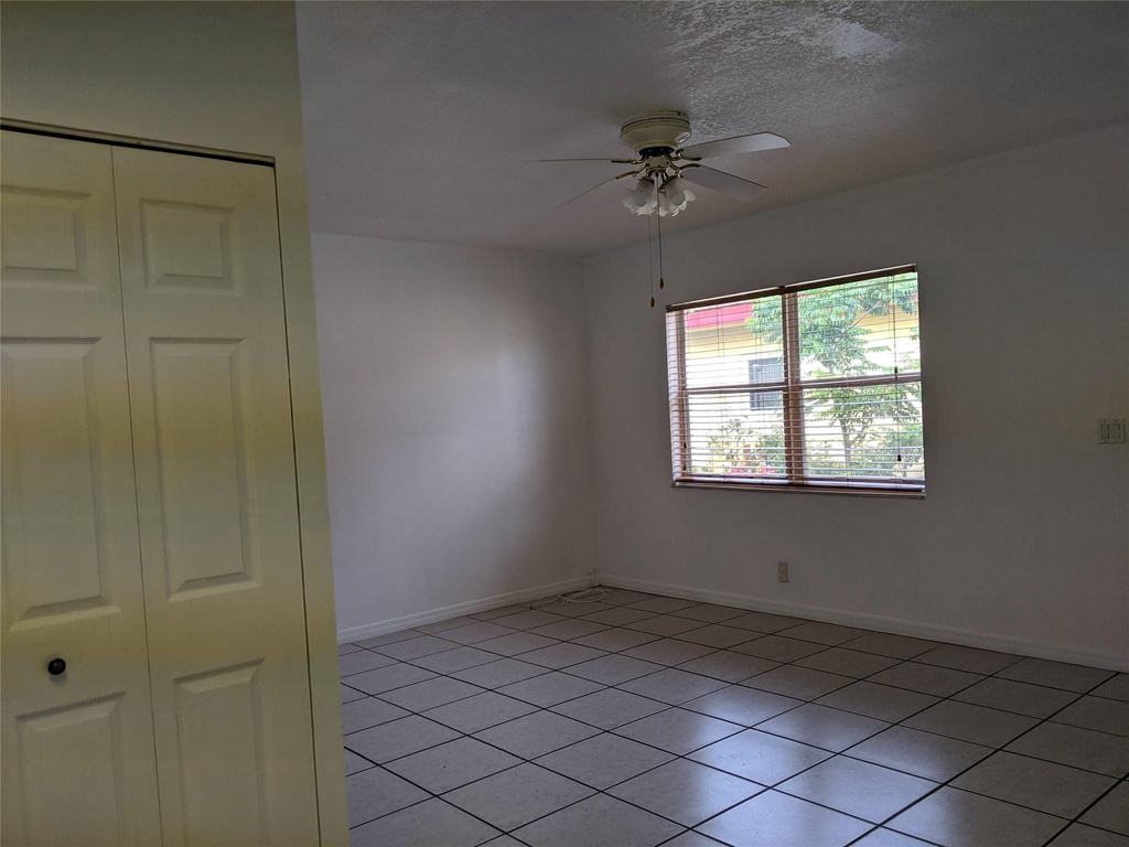 5050 Sw 40th Avenue - Photo 2
