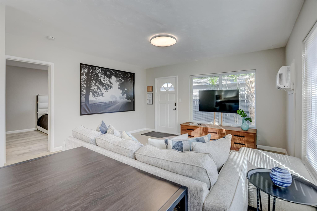1005 Ne 17th Court - Photo 4